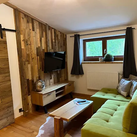 Hansler Apartment *